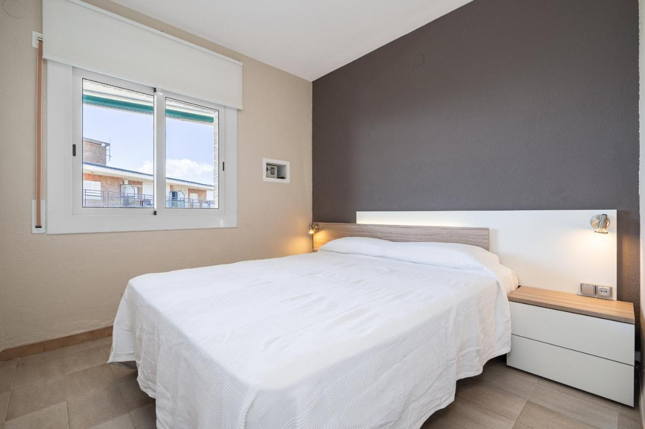 Hauzify I Apartament Punta Del Cavall 살루 외부 사진